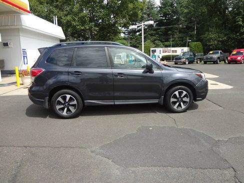 Used 2017 Subaru Forester 2.5i Premium w/ All-Weather Package AWD/4WD image 5