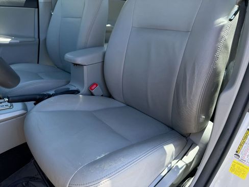 Used 2013 Toyota Corolla LE FWD image 17