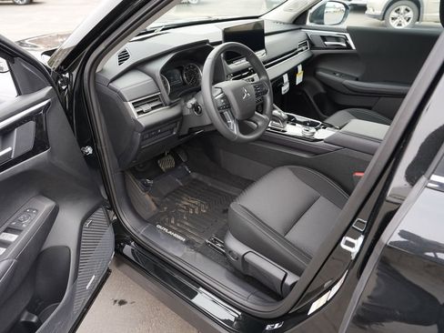 New 2026 Mitsubishi Outlander ES image 13