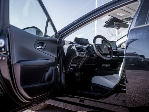 Used 2024 Toyota Prius XLE image 16