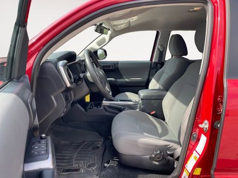 Used 2016 Toyota Tacoma SR5 image 9