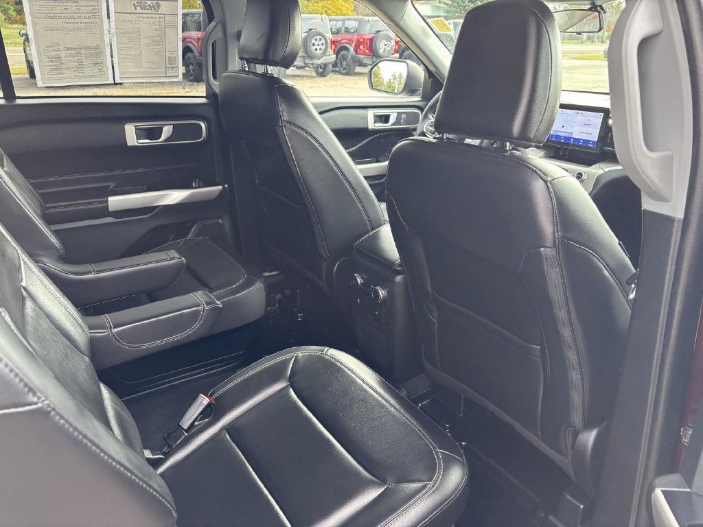 Used 2023 Ford Explorer XLT w/ Equipment Group 202A AWD/4WD image 18