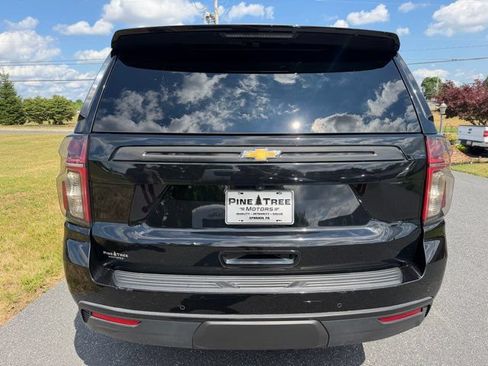 Used 2022 Chevrolet Suburban LT w/ Luxury Package AWD/4WD image 5