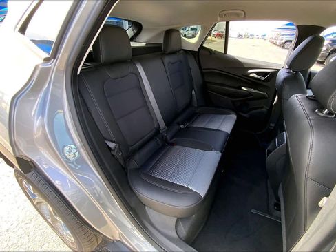 Used 2025 Chevrolet Trax LT w/ LT Convenience Package image 19