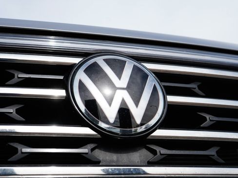 Used 2024 Volkswagen Atlas SE image 3