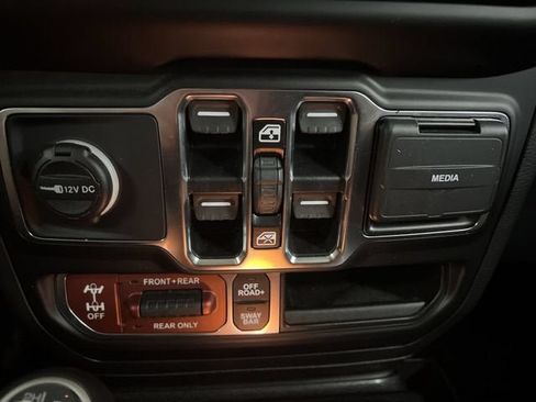 Used 2021 Jeep Gladiator Rubicon AWD/4WD image 34