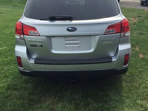 Used 2014 Subaru Outback 2.5i Limited w/ Moonroof Package AWD/4WD image 6