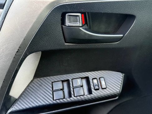 Used 2015 Toyota RAV4 LE image 9