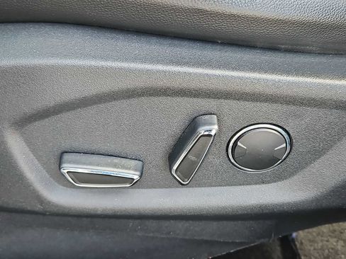 Used 2017 Ford Explorer XLT w/ Equipment Group 202A image 17