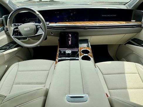 Certified 2025 Cadillac Escalade Sport Platinum AWD/4WD image 25