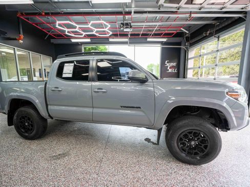 Used 2021 Toyota Tacoma SR5 AWD/4WD image 5