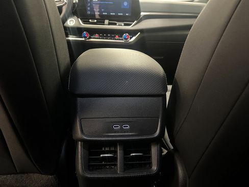 Used 2025 Chevrolet Equinox LT w/ Convenience Package II image 45