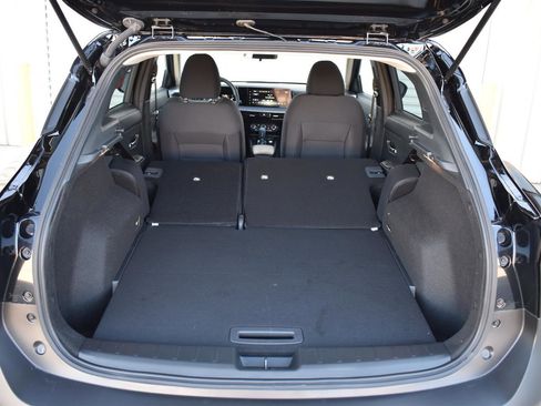 Certified 2025 Nissan Kicks SV image 32