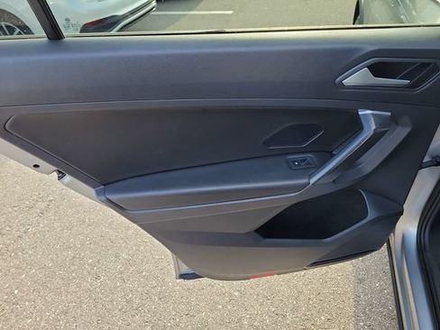 Used 2021 Volkswagen Tiguan SE R-Line FWD image 8