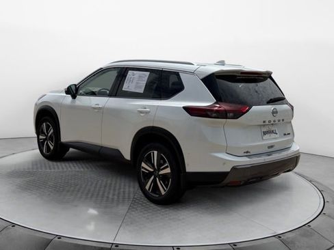 Used 2025 Nissan Rogue SL AWD/4WD image 5
