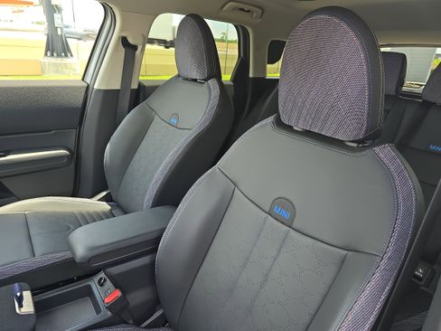 Used 2025 MINI Cooper Countryman S w/ Comfort Package Max image 19