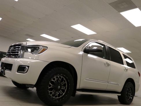 Used 2020 Toyota Sequoia Platinum image 11