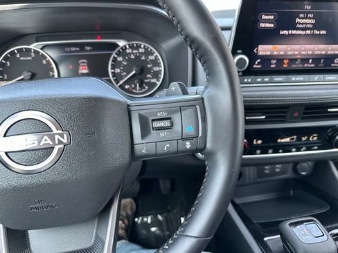 Used 2025 Nissan Rogue SV AWD/4WD image 29