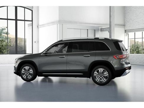 Used 2026 Mercedes-Benz GLB 250 4MATIC image 32