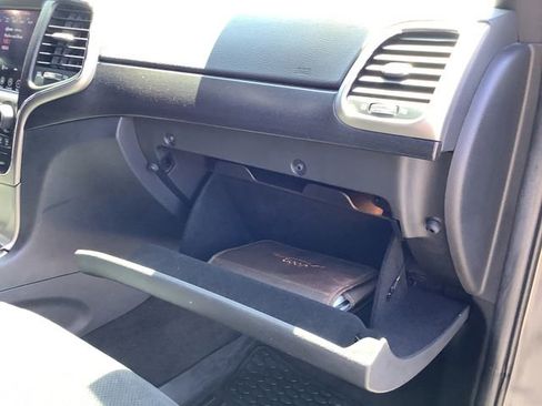 Used 2018 Jeep Grand Cherokee Altitude AWD/4WD image 39
