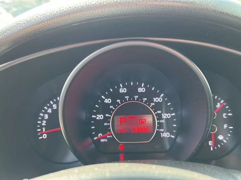 Used 2017 Kia Soul + FWD image 22