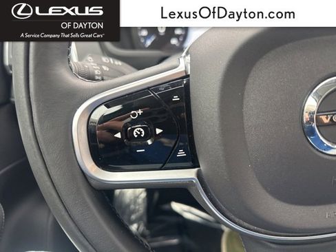 Used 2020 Volvo XC90 T6 Momentum w/ Protection Package Premier image 18