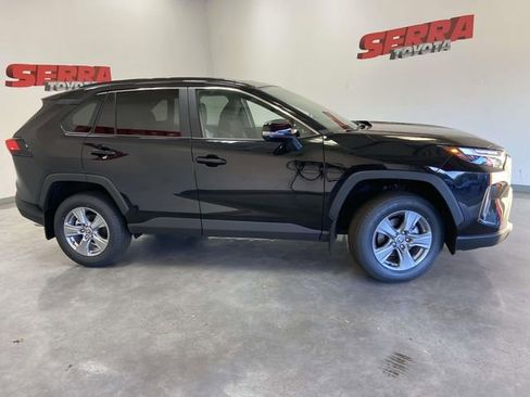 Used 2025 Toyota RAV4 XLE w/ Convenience Package image 2