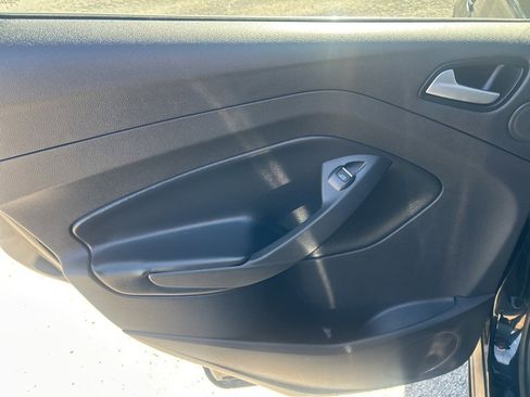 Used 2018 Ford Escape Titanium image 30