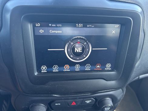 Used 2018 Jeep Renegade Latitude image 28