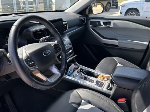 Used 2023 Ford Explorer XLT w/ Equipment Group 202A image 4