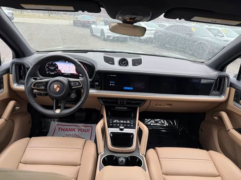 Used 2025 Porsche Cayenne E-Hybrid Sport Utility 4D w/ Premium Package Plus AWD/4WD image 25