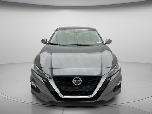 Used 2021 Nissan Altima 2.5 SV w/ SV Premium Package FWD image 2