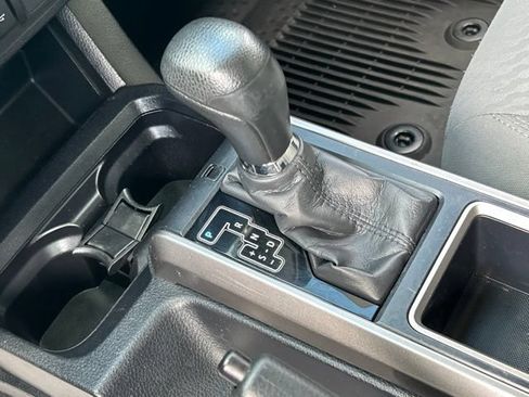 Used 2020 Toyota Tacoma SR5 AWD/4WD image 43