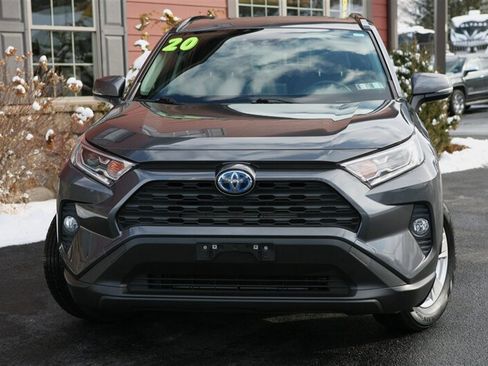 Used 2020 Toyota RAV4 XLE image 2