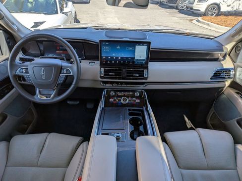 Used 2024 Lincoln Navigator L Reserve image 17
