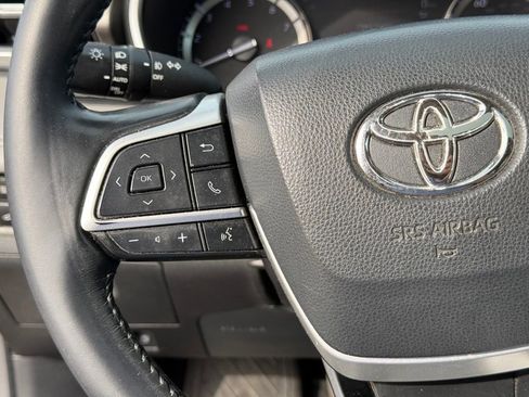 Used 2022 Toyota Highlander XLE AWD/4WD image 15