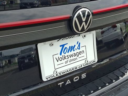 Used 2025 Volkswagen Taos SE w/ Panoramic Sunroof Package AWD/4WD image 29