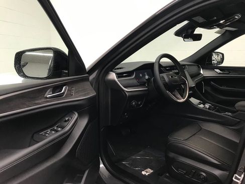 New 2025 Jeep Grand Cherokee Limited image 11