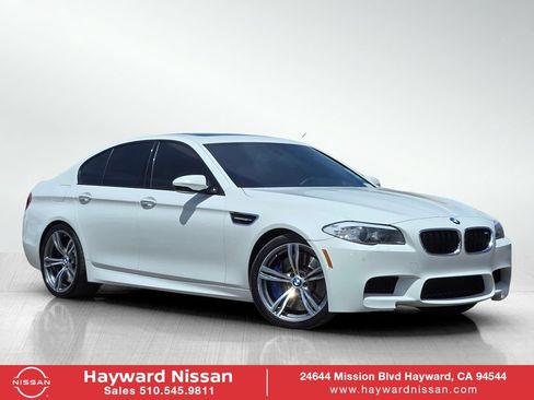 Used 2013 BMW M5 RWD image 1