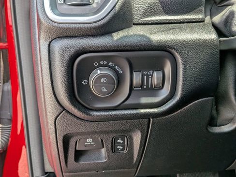 Used 2020 RAM 1500 Laramie w/ Sport Appearance Package AWD/4WD image 17