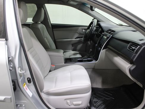 Used 2016 Toyota Camry XLE w/ Convenience Package image 25