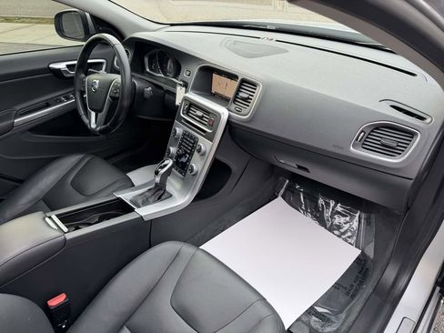 Used 2017 Volvo S60 T5 Inscription image 20