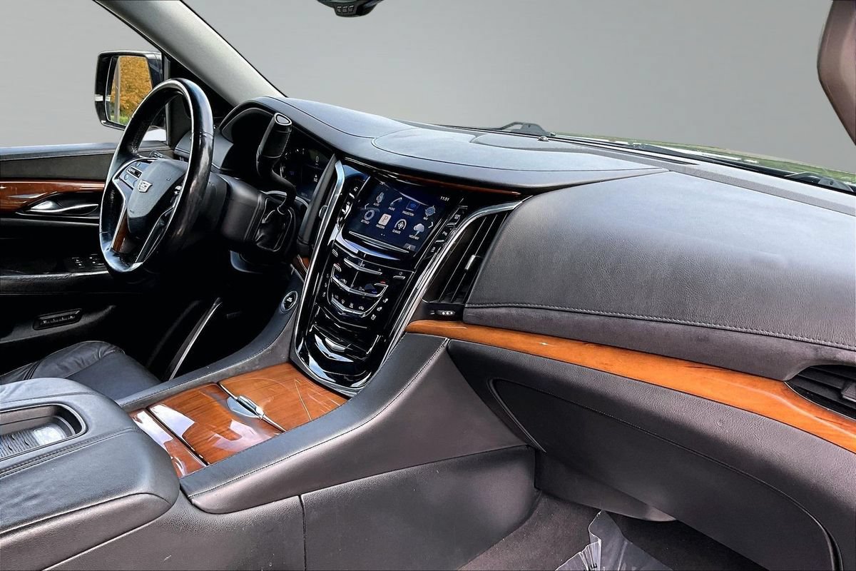 Used 2016 Cadillac Escalade ESV 2WD image 13