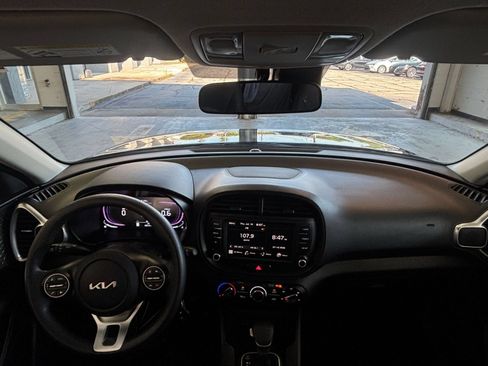 Used 2025 Kia Soul LX w/ LX Technology Package FWD image 31
