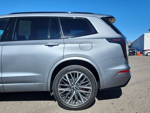 Used 2024 Cadillac XT6 Sport image 10