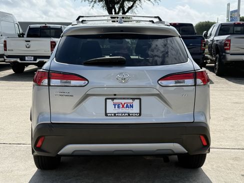 Used 2024 Toyota Corolla Cross LE FWD image 6