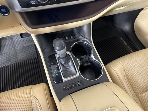 Used 2017 Toyota Highlander Limited image 20