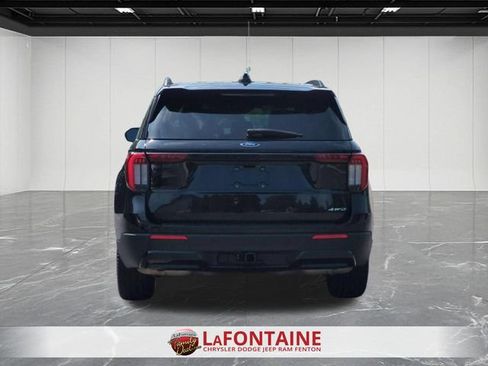 Used 2025 Ford Explorer ST-Line w/ ST-Line Street Pack AWD/4WD image 4