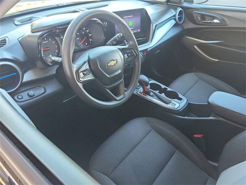 Used 2025 Chevrolet Trax LS image 6