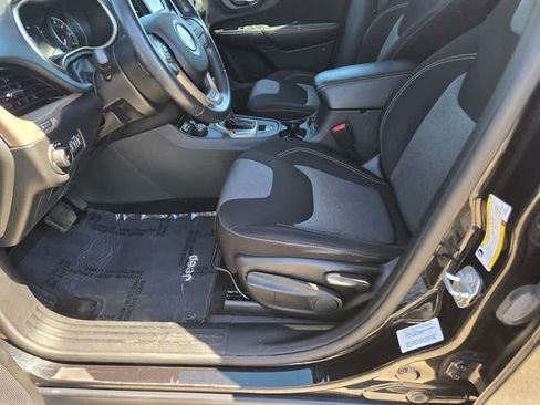 Used 2014 Jeep Cherokee Latitude AWD/4WD image 18